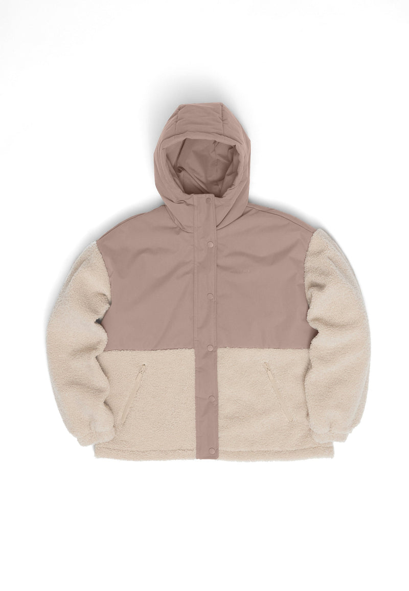 Maren ist 1,75 und trägt Größe S