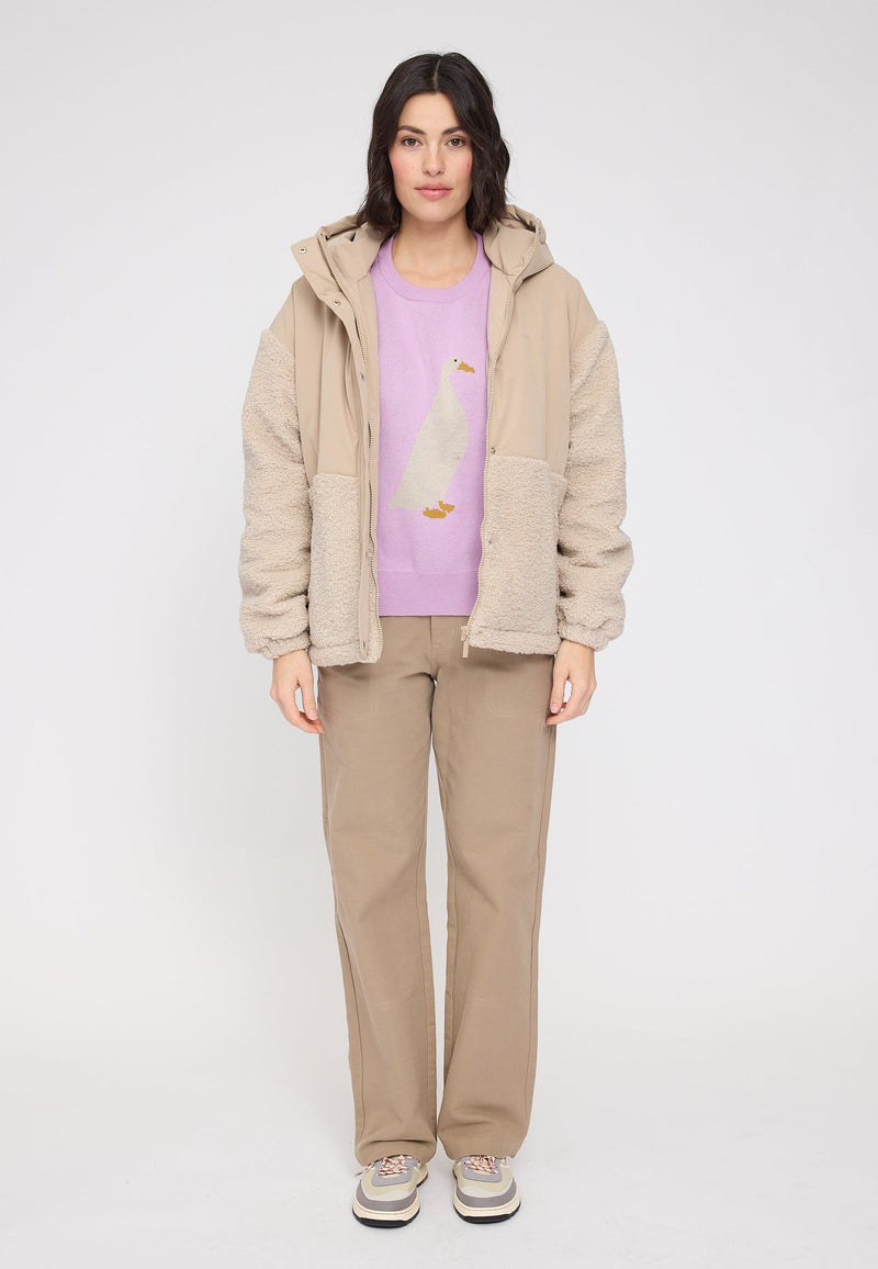 Maren ist 1,75 und trägt Größe S