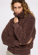 Angelique ist 1,75 und trägt Größe S