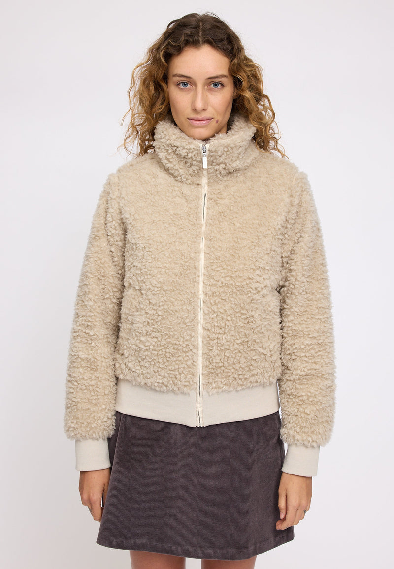 Angelique ist 1,75 und trägt Größe S