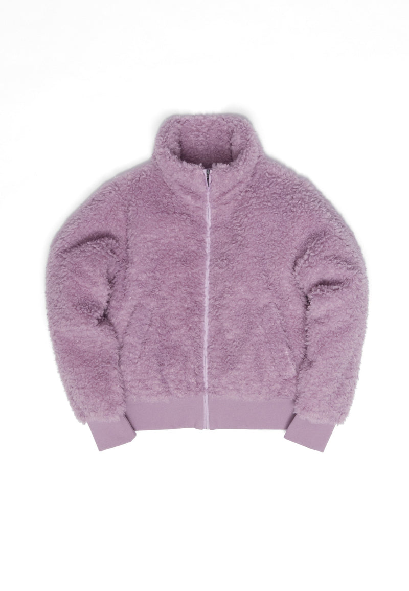 Julia ist 1,78 und trägt Größe S