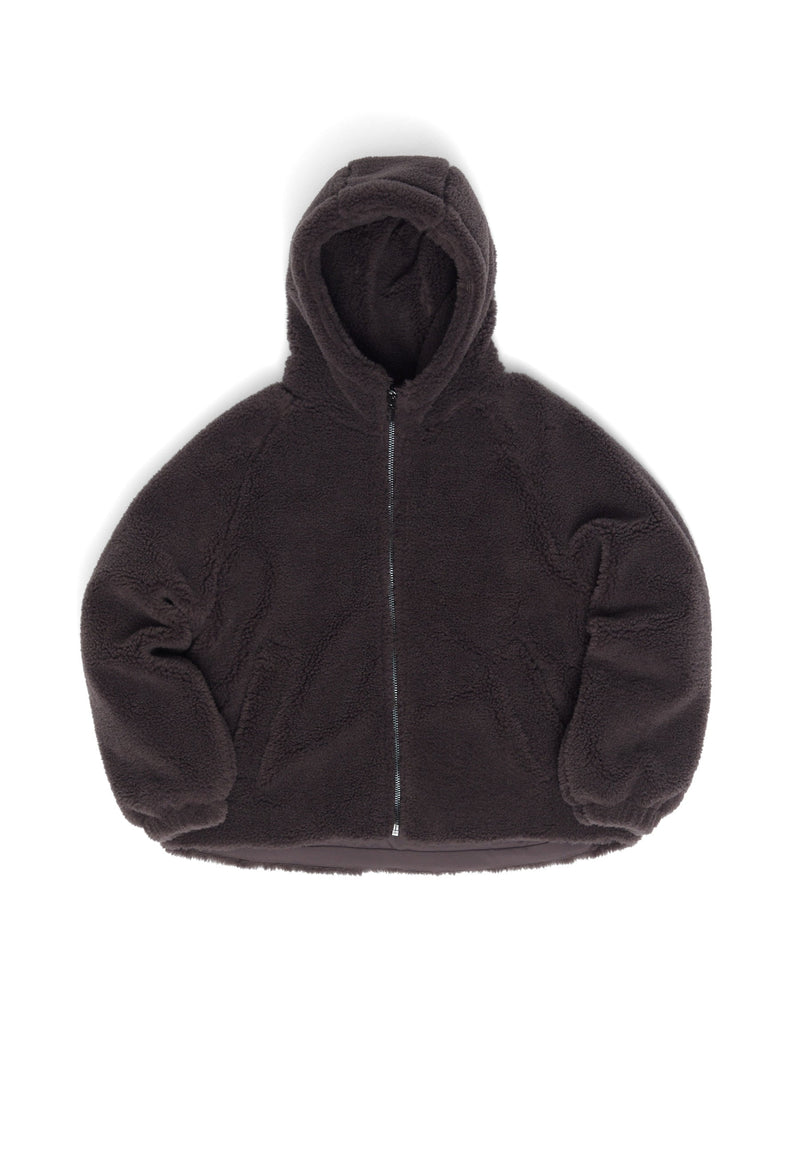 Julia ist 1,78 und trägt Größe S