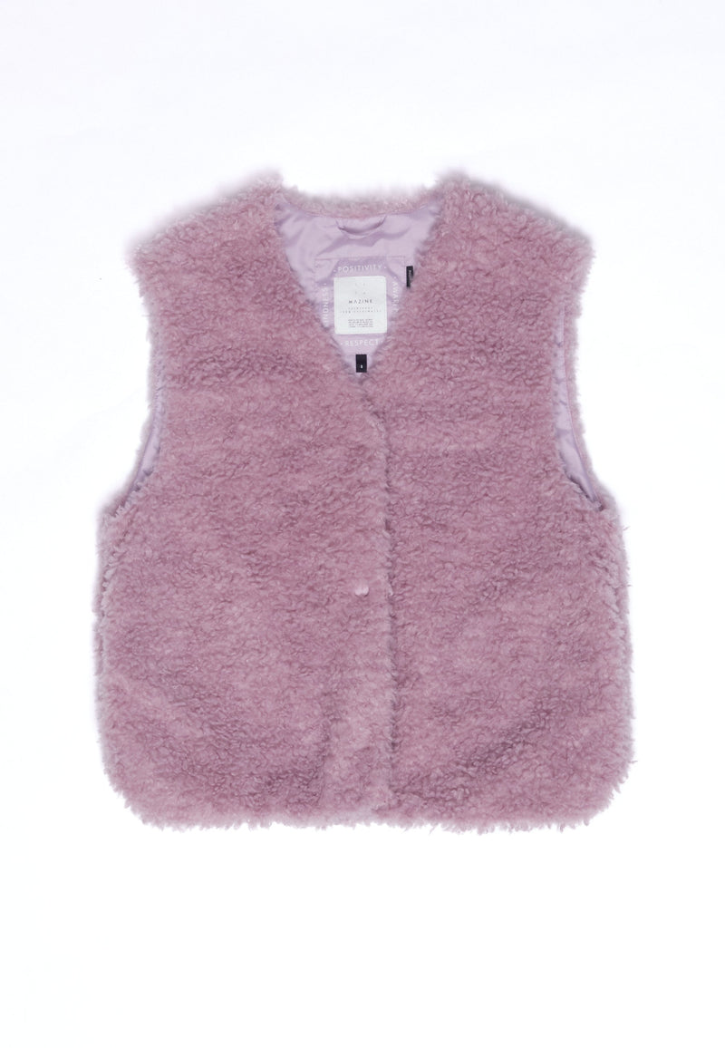 Maren ist 1,75 und trägt Größe S