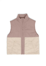 Julia ist 1,78 und trägt Größe S