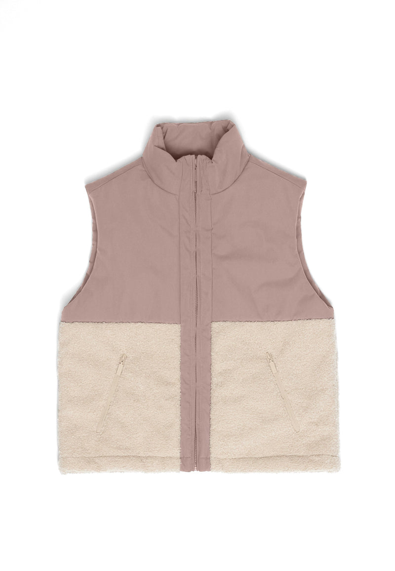 Julia ist 1,78 und trägt Größe S