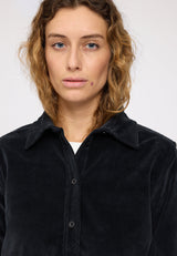 Angelique ist 1,75 und trägt Größe S