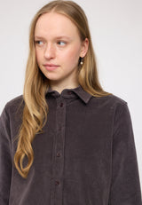 Julia ist 1,78 und trägt Größe S