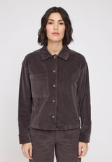 Maren ist 1,75 und trägt Größe S