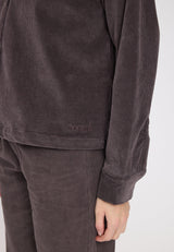 Maren ist 1,75 und trägt Größe S