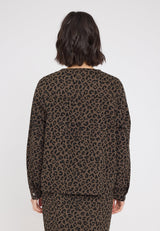 Maren ist 1,75 und trägt Größe S