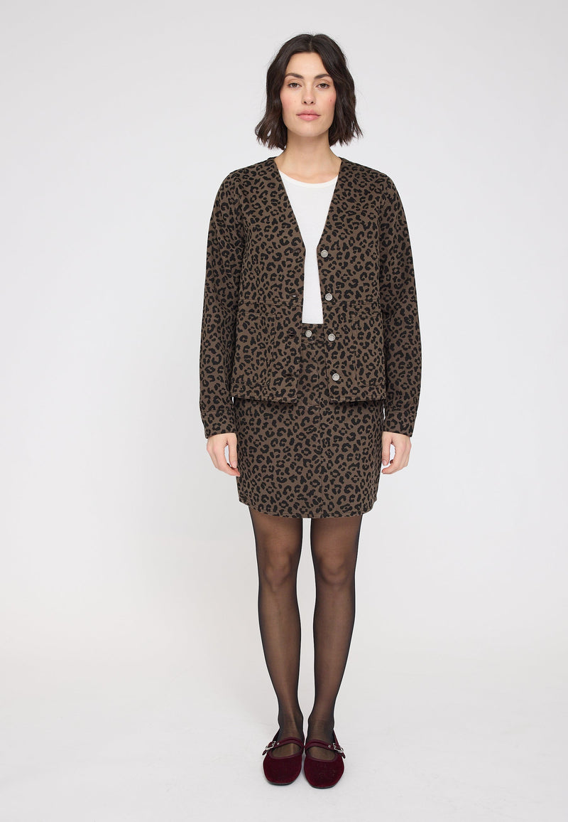 Maren ist 1,75 und trägt Größe S