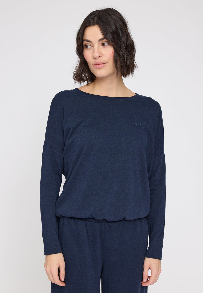 Maren ist 1,75 und trägt Größe S