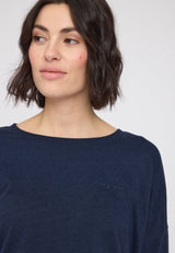 Maren ist 1,75 und trägt Größe S