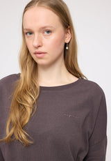 Julia ist 1,78 und trägt Größe S