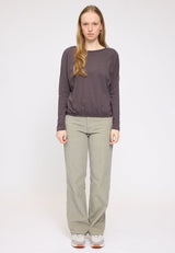 Julia ist 1,78 und trägt Größe S