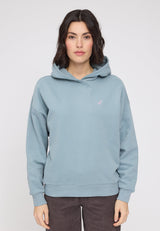 Maren ist 1,75 und trägt Größe S