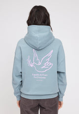 Maren ist 1,75 und trägt Größe S