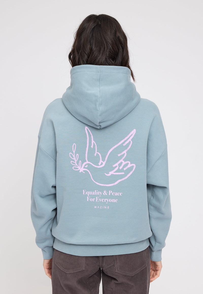 Maren ist 1,75 und trägt Größe S