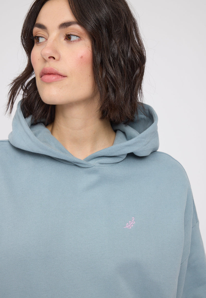 Maren ist 1,75 und trägt Größe S