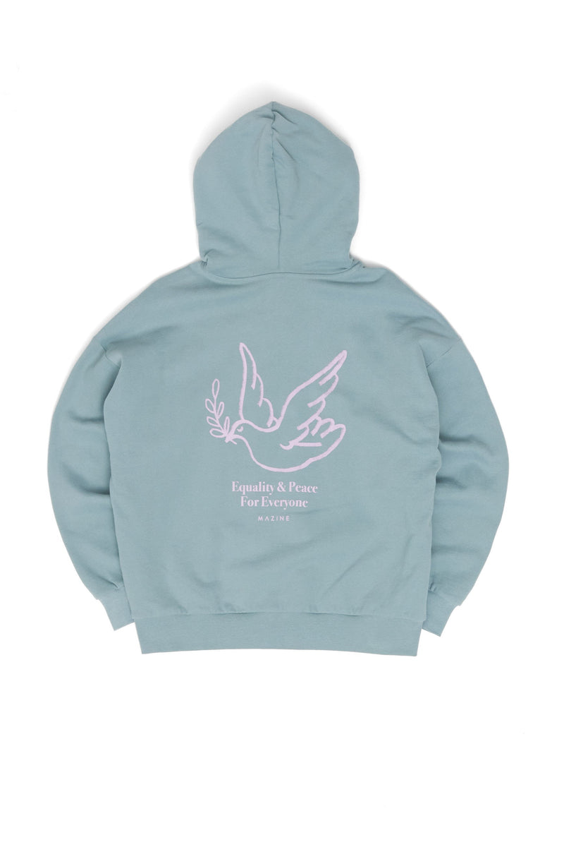 Julia ist 1,78 und trägt Größe S