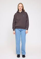 Julia ist 1,78 und trägt Größe S