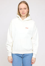 Julia ist 1,78 und trägt Größe S