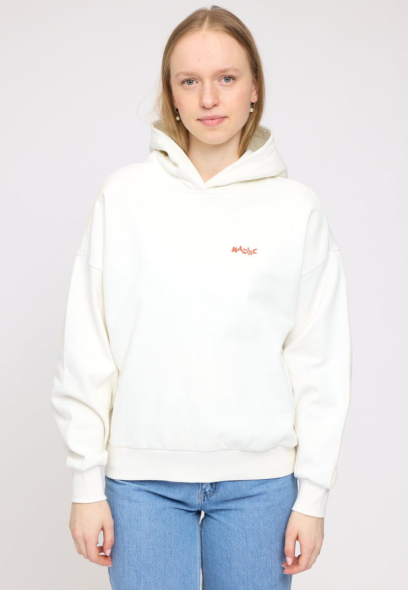 Julia ist 1,78 und trägt Größe S