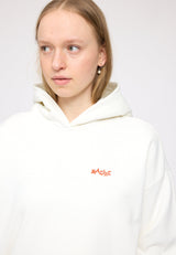 Julia ist 1,78 und trägt Größe S