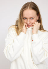 Julia ist 1,78 und trägt Größe S