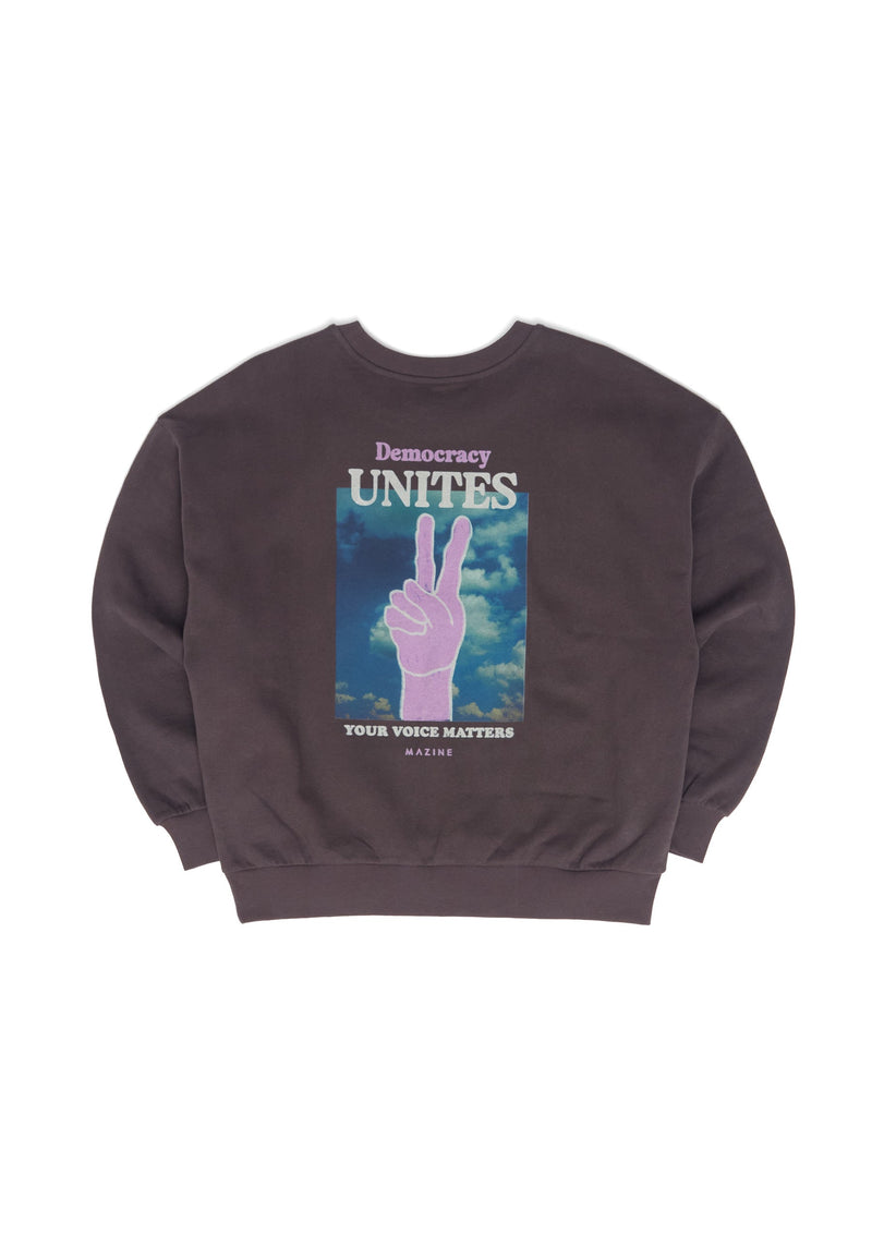 Angelique ist 1,75 und trägt Größe S