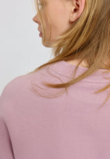 Amber ist 1,74 und trägt Größe S