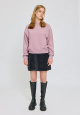 Amber ist 1,74 und trägt Größe S