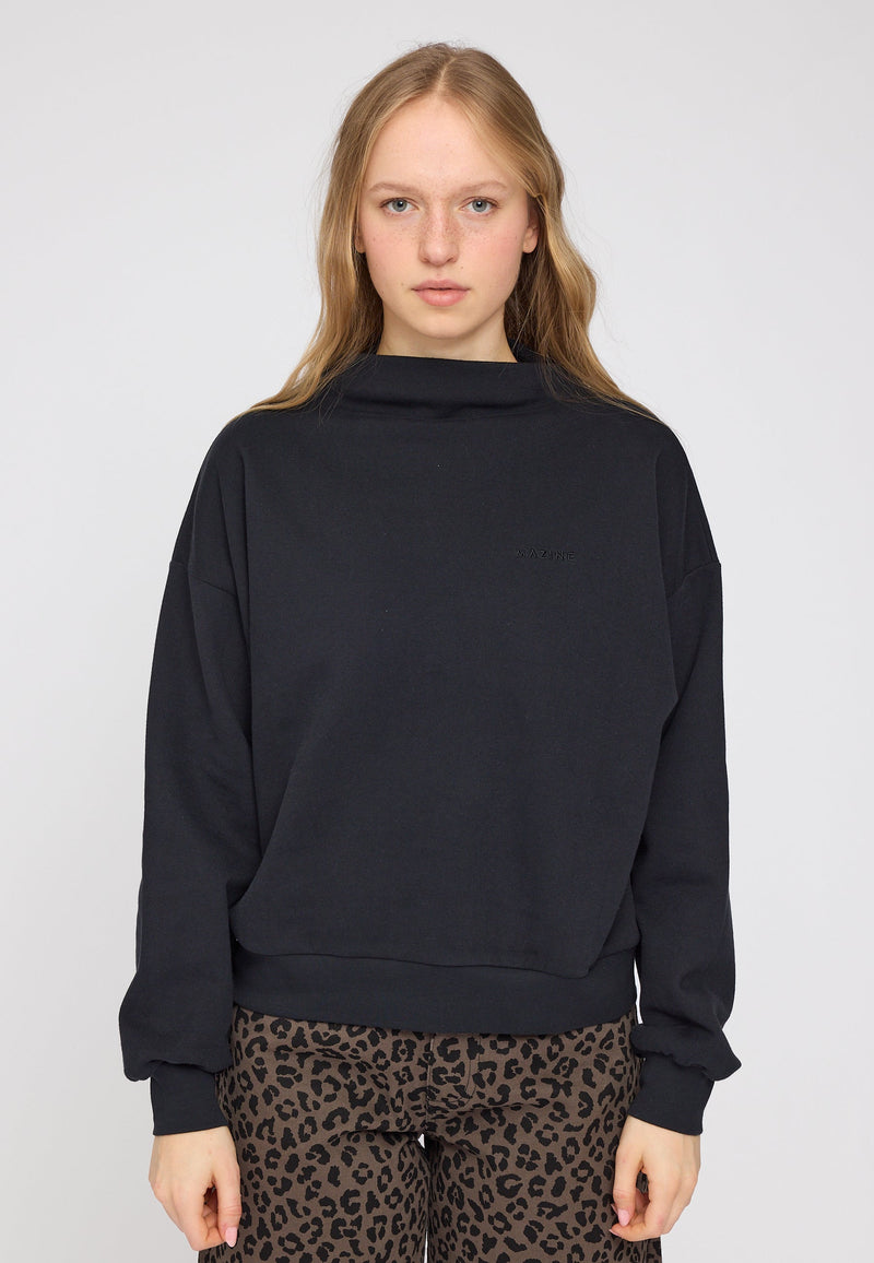 Julia ist 1,78 und trägt Größe S