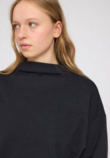 Julia ist 1,78 und trägt Größe S