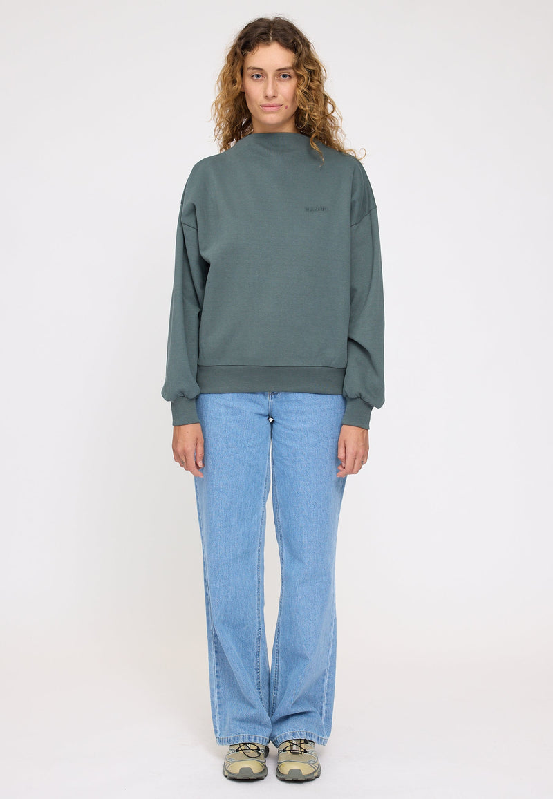 Angelique ist 1,75 und trägt Größe S