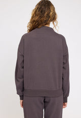 Angelique ist 1,75 und trägt Größe S