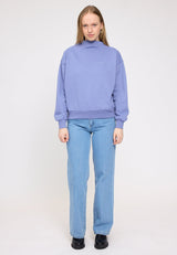 Julia ist 1,78 und trägt Größe S