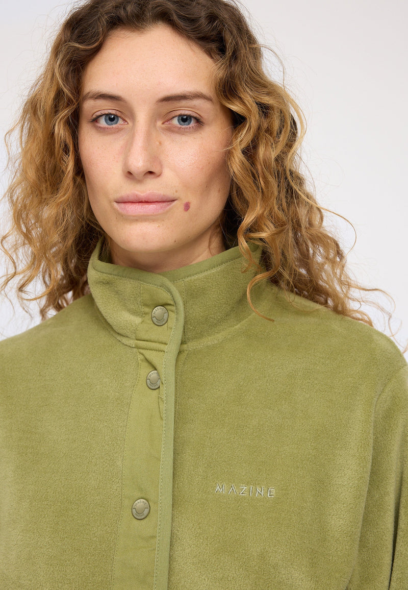 Angelique ist 1,75 und trägt Größe S