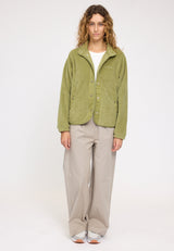 Angelique ist 1,75 und trägt Größe S