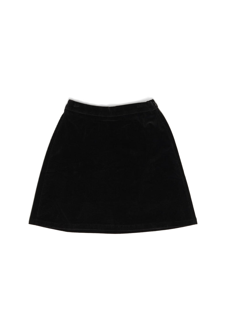 Amber ist 1,74 und trägt Größe S