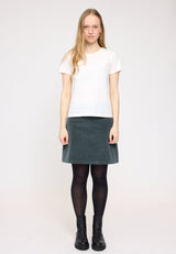 Julia ist 1,78 und trägt Größe S