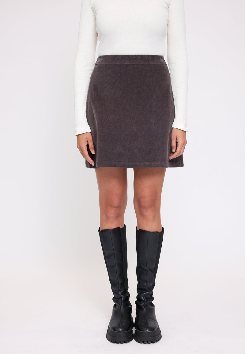 Angelique ist 1,75 und trägt Größe S