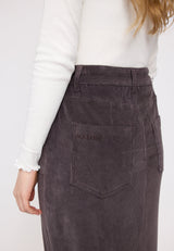 Julia ist 1,78 und trägt Größe S