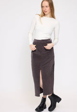 Julia ist 1,78 und trägt Größe S