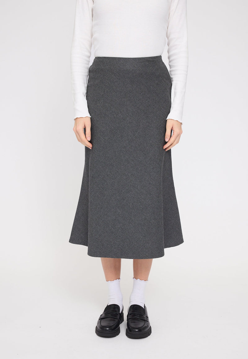 Maren ist 1,75 und trägt Größe S