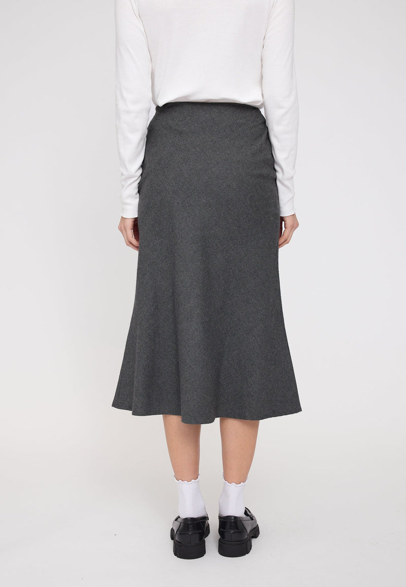 Maren ist 1,75 und trägt Größe S