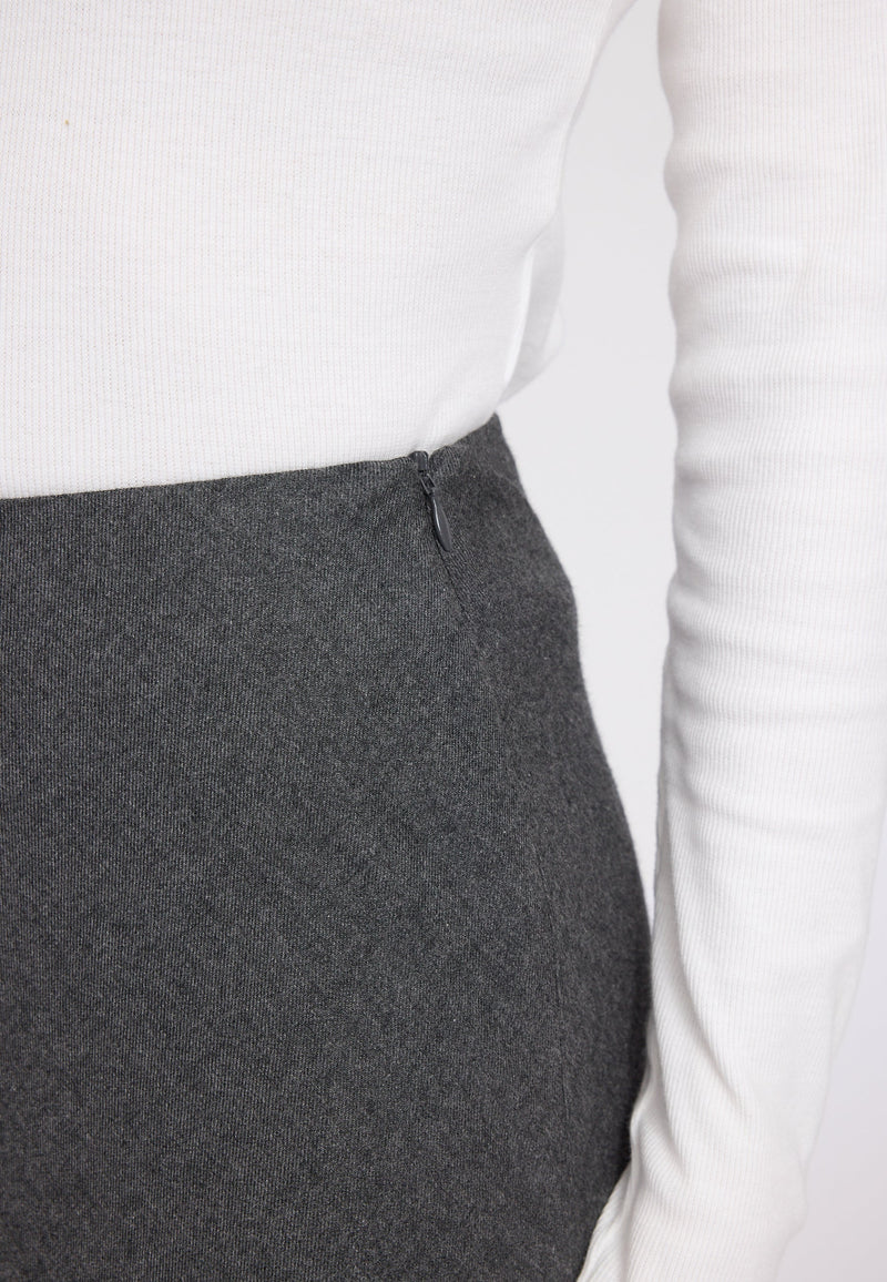 Maren ist 1,75 und trägt Größe S