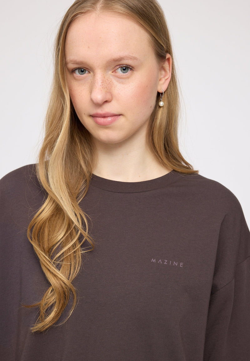 Julia ist 1,78 und trägt Größe S