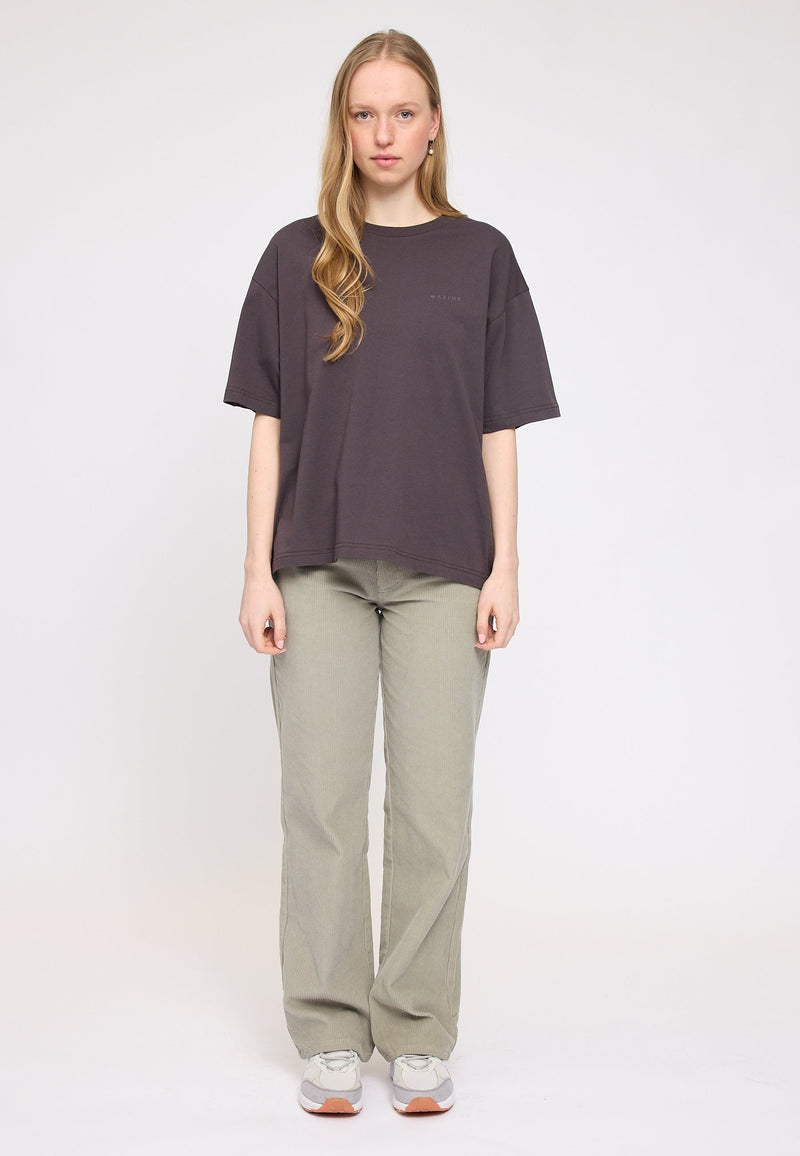 Julia ist 1,78 und trägt Größe S