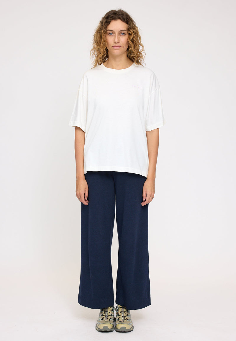 Angelique ist 1,75 und trägt Größe S